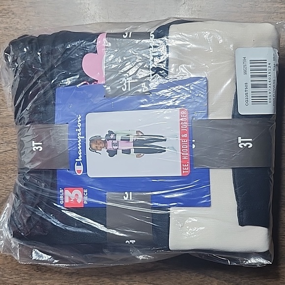 Champion Other - NWT Champion Girl's 3pc Set